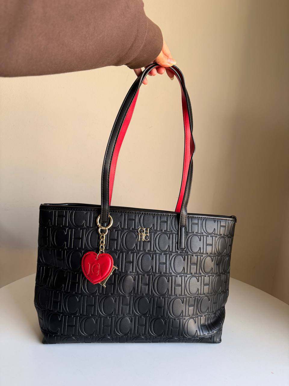 Carolina Herrera shoulder 3