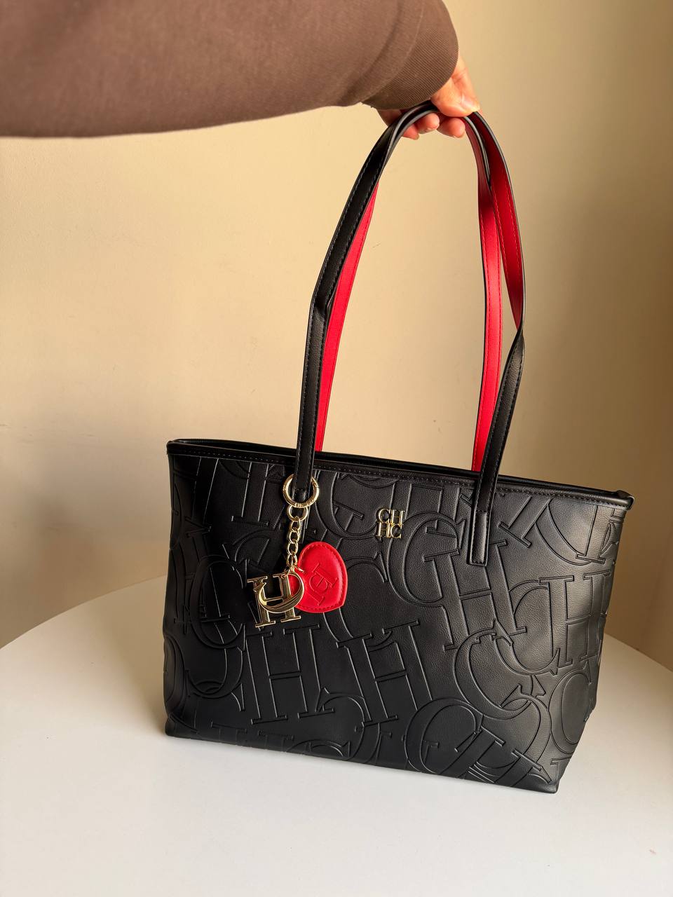 Carolina Herrera shoulder 3