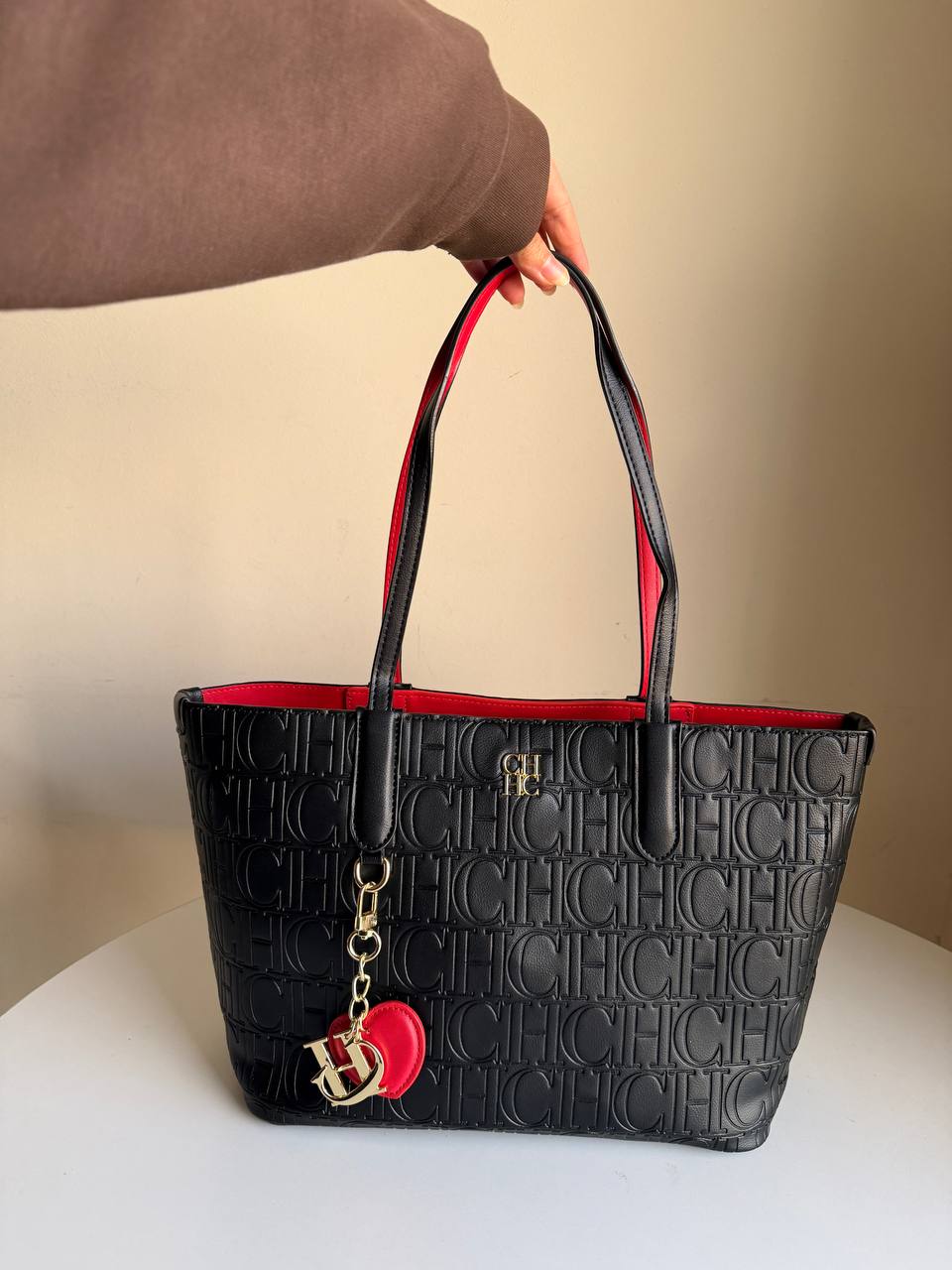 Carolina Herrera shoulder 2