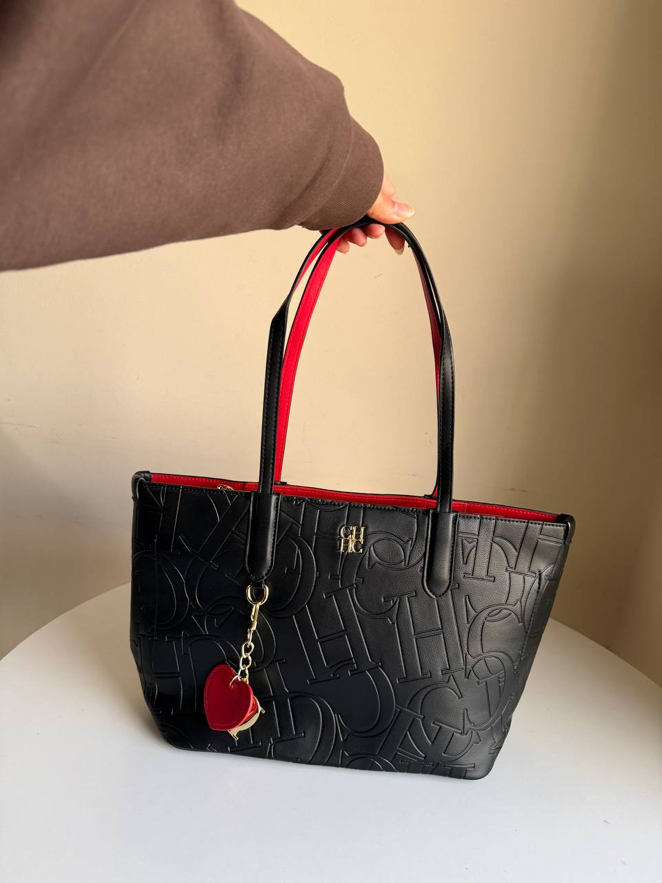 Carolina Herrera shoulder 2