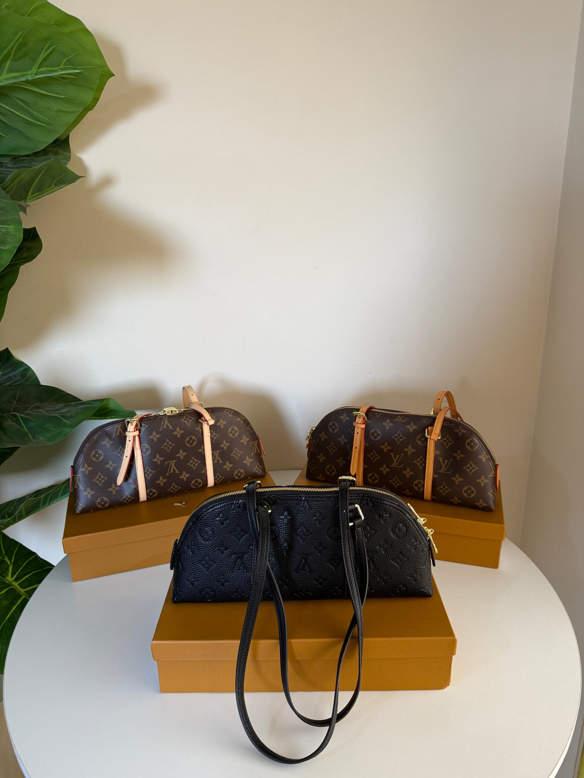Louis Vuitton Squire East West Shoulder bag